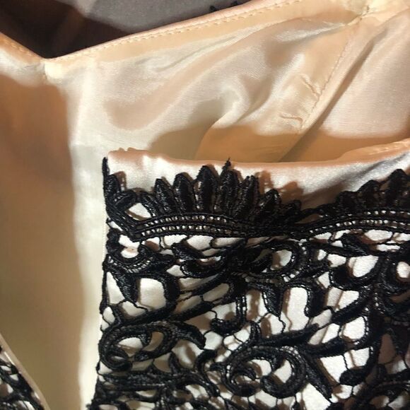 An original JS collection white dress with black overlay small slit in the back - Picture 8 of 9